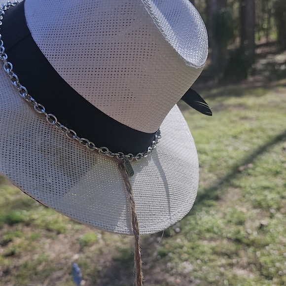 Classic White Ladies Hat - Picture 15 of 15